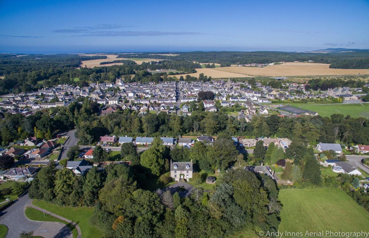 The Old Manse, Fochabers Villa Buitenkant foto